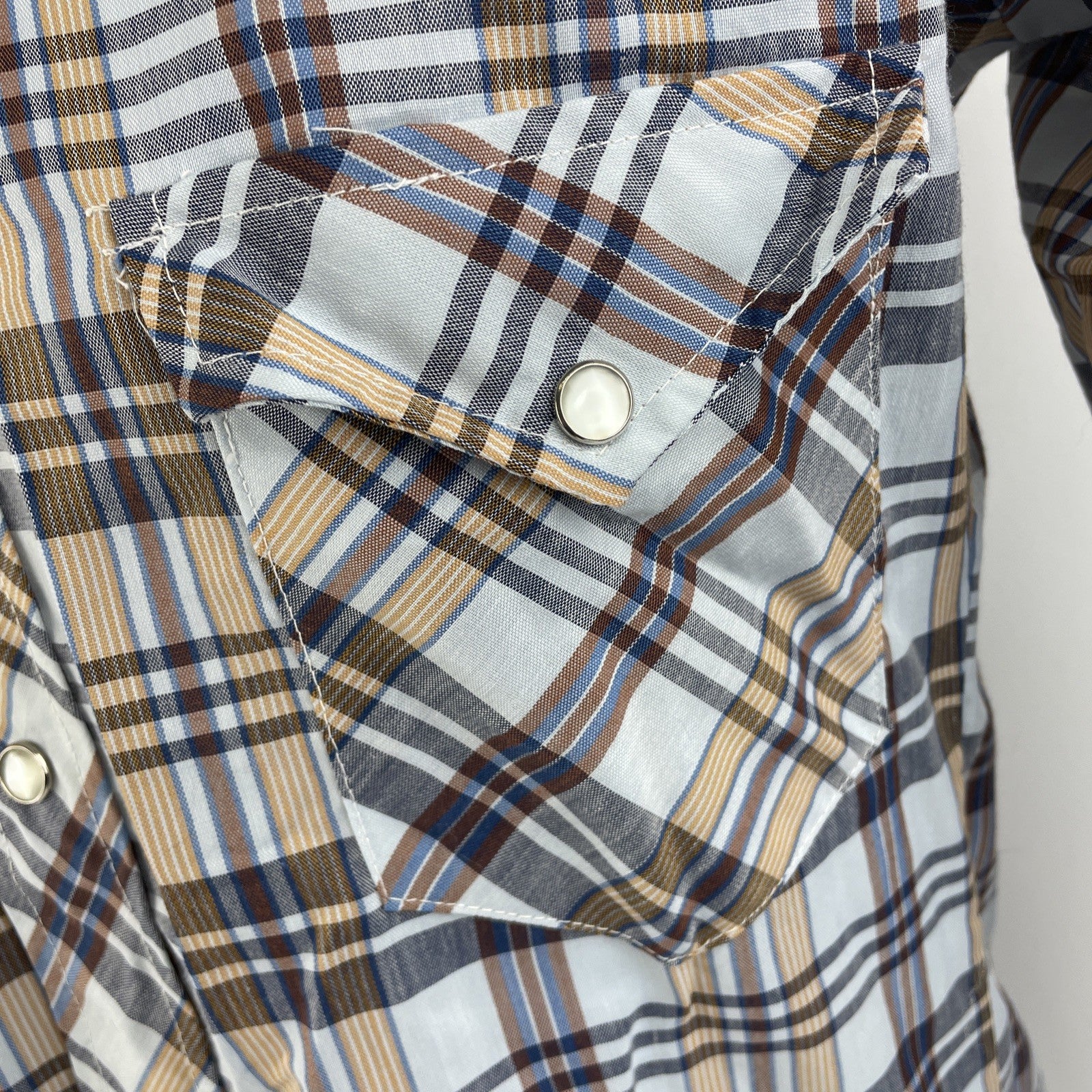 Vintage Wrangler Shirt Mens Plaid Long Tails Pearl Snap Western Rodeo 32-14 USA