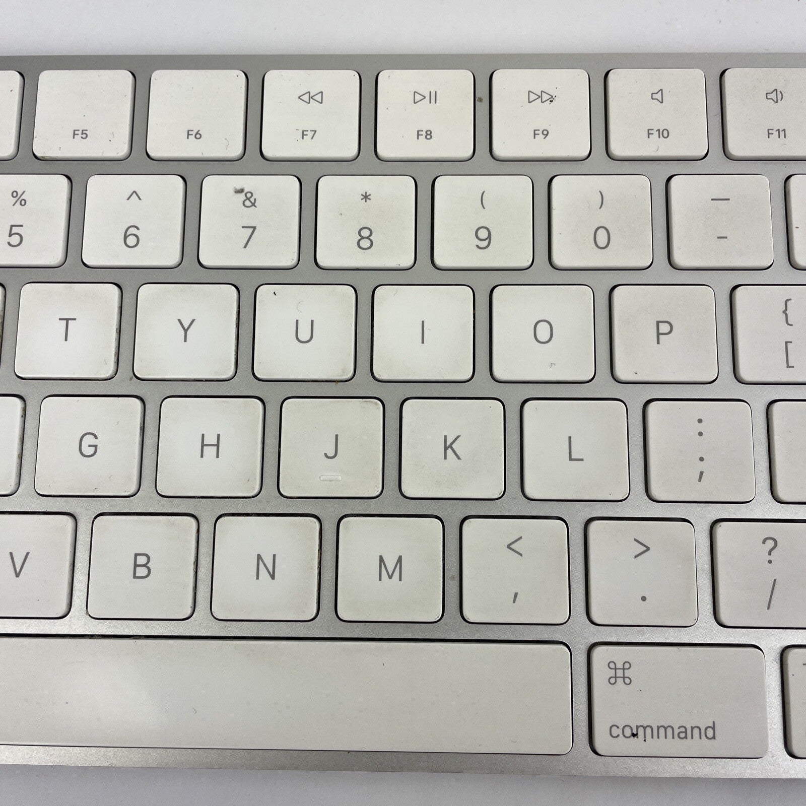 Apple Magic Model A1843 Wireless Keyboard Aluminum White Nice VGC LOOK