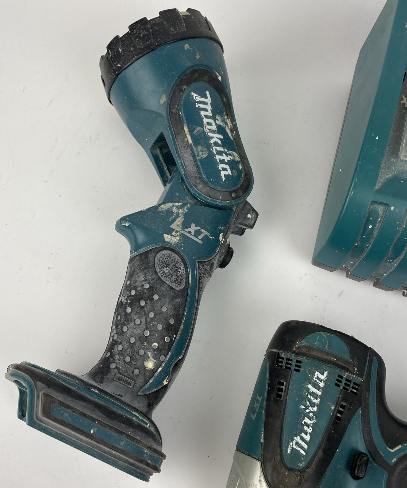 Makita 18V LXT Cordless 1/4” Impact Driver, Reciprocating Saw, 2 Lights, Charger