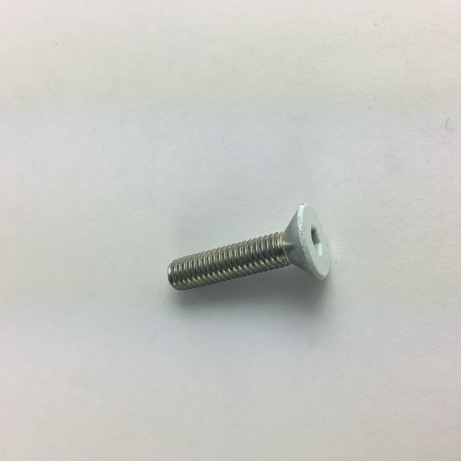 #10-32 7/8" Flat Head Socket Cap Screws Alloy Steel Zinc Allen - White top