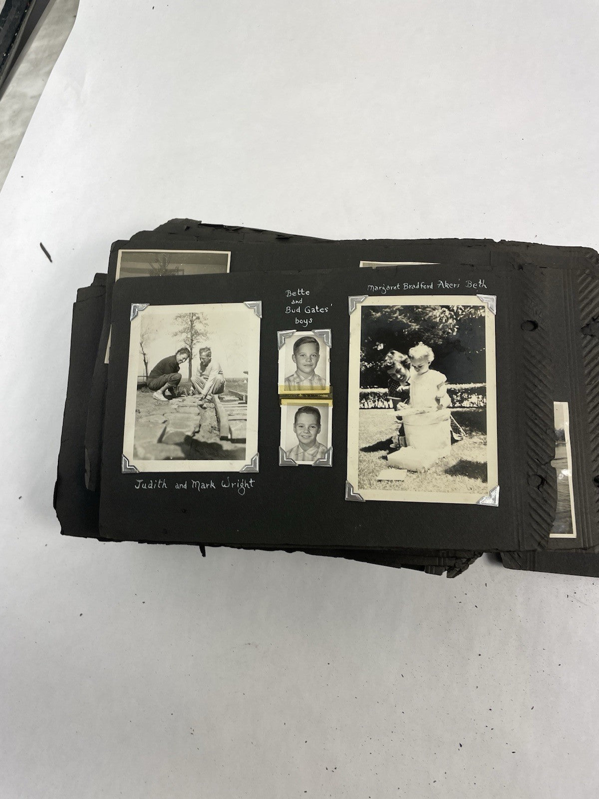 100+REAL PHOTOGRAPH LOT EARLY 1920'S-40'S FAMILY BABIES PEOPLE OUTDOORS HOUSES
