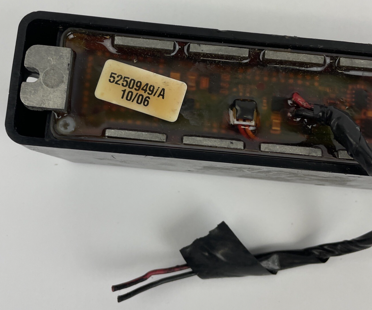 Code 3 SAE W165 directional light bar with mounting bracket