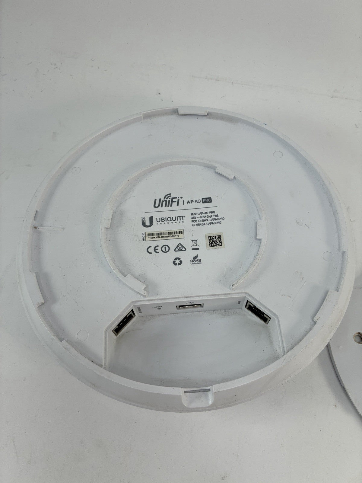 Ubiquiti UniFi UAP-AC-PRO Wireless Access Point Dual Band AC1750 w/ PoE