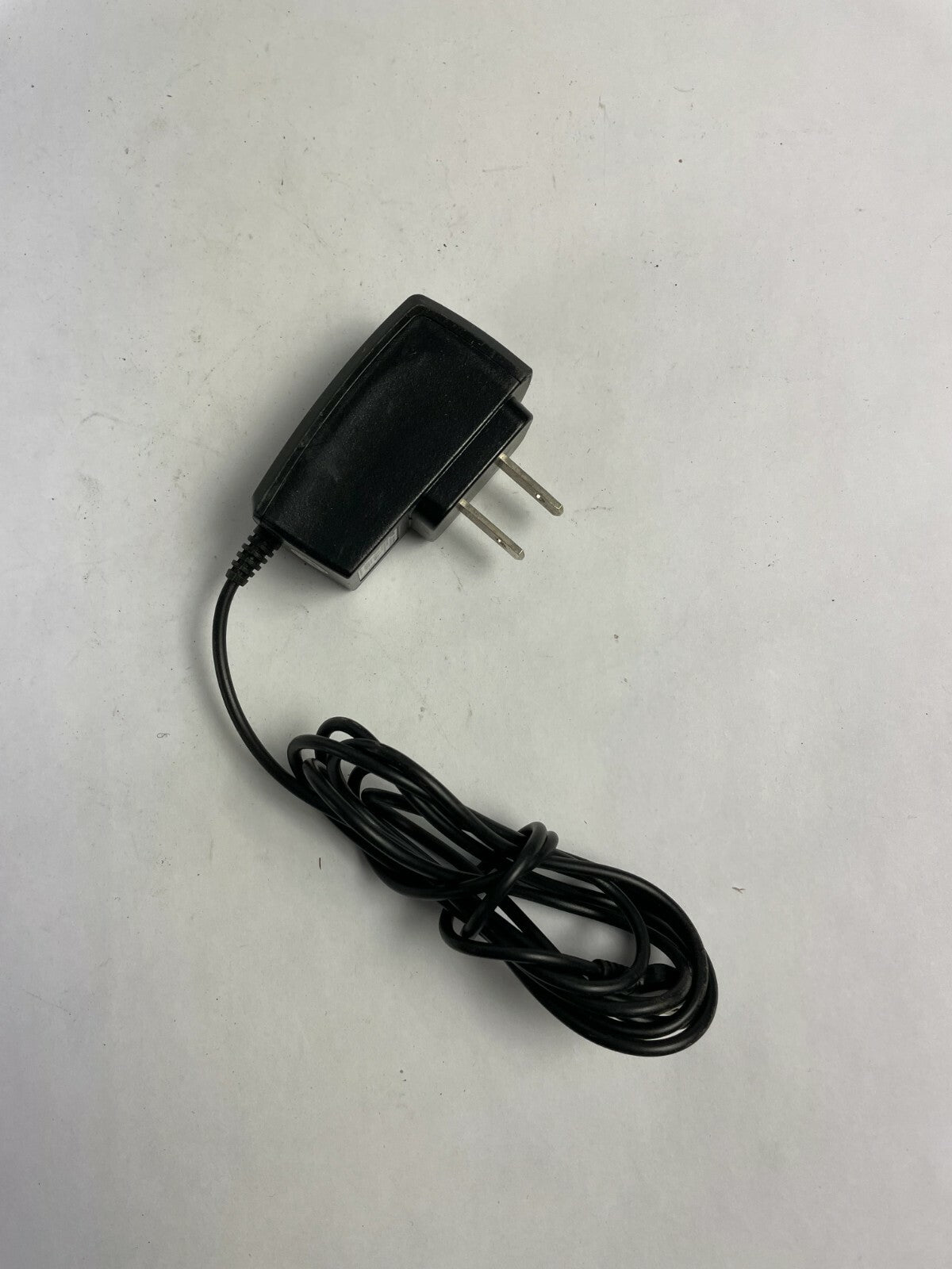 Genuine Samsung ATADS10JBE AC Adapter Output 5 V 700mA Power Supply Adapter A62