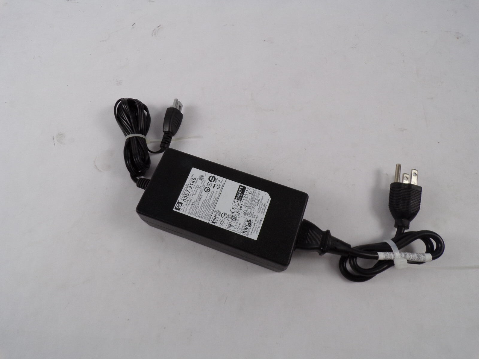 Geniue AC Adapter 0957-2146 Output 16 V 625mA Power Supply Adapter A85