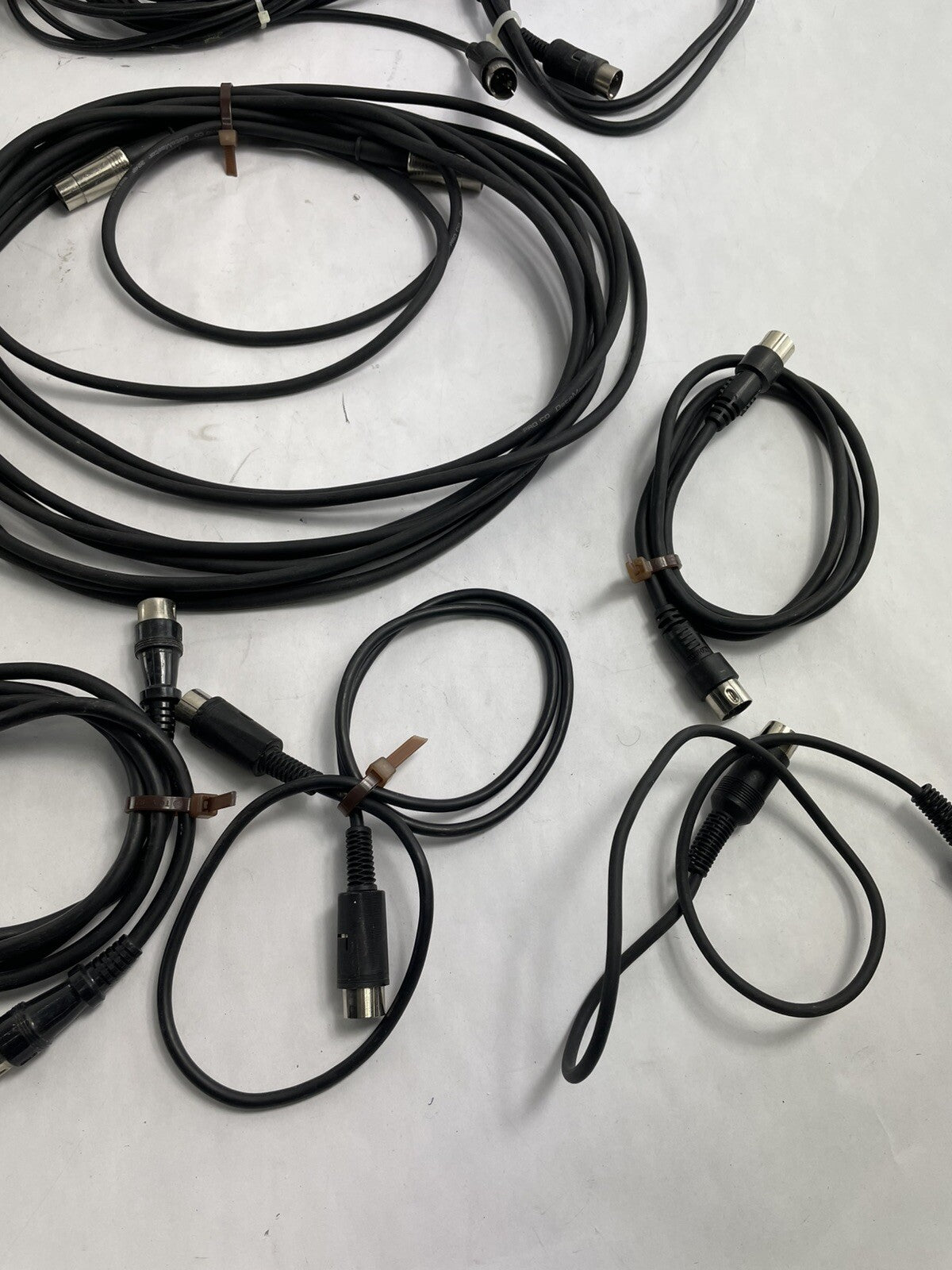 Lot of of 18 : Hosa Cables  Right-Angle 5-pin DIN to Right-Angle 5-pin DIN MID