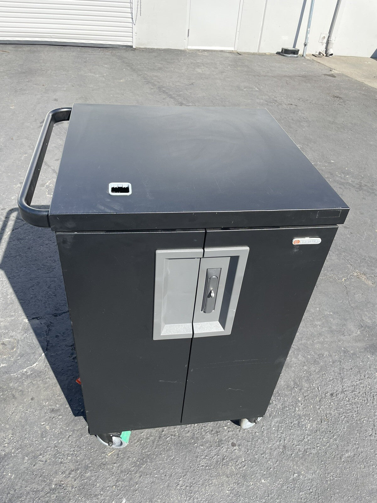BretFord CoreX Charging Cart - cart