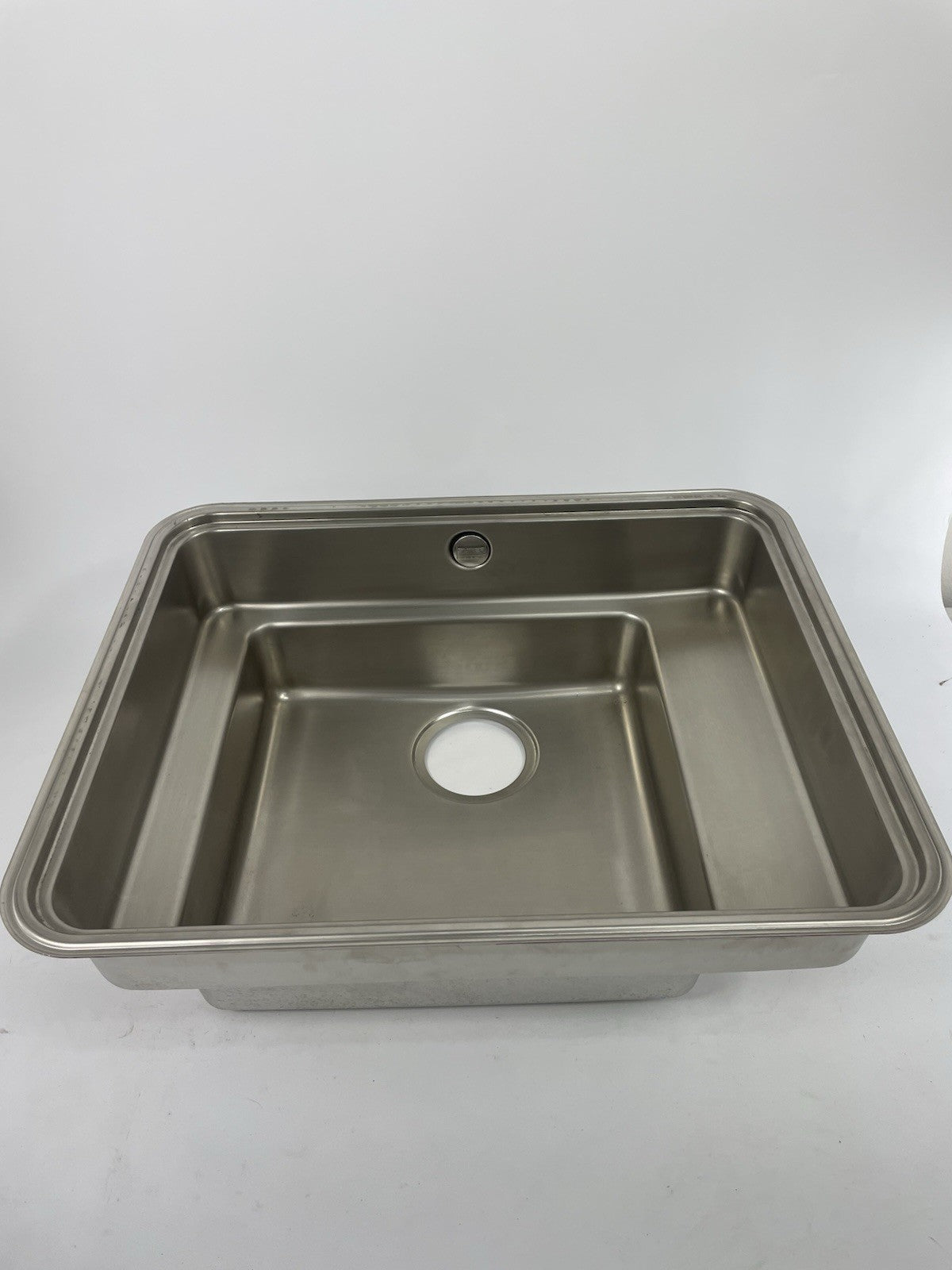 SUTER  undermount sink stainless steel 22.125" x 17.87" x 8.375"