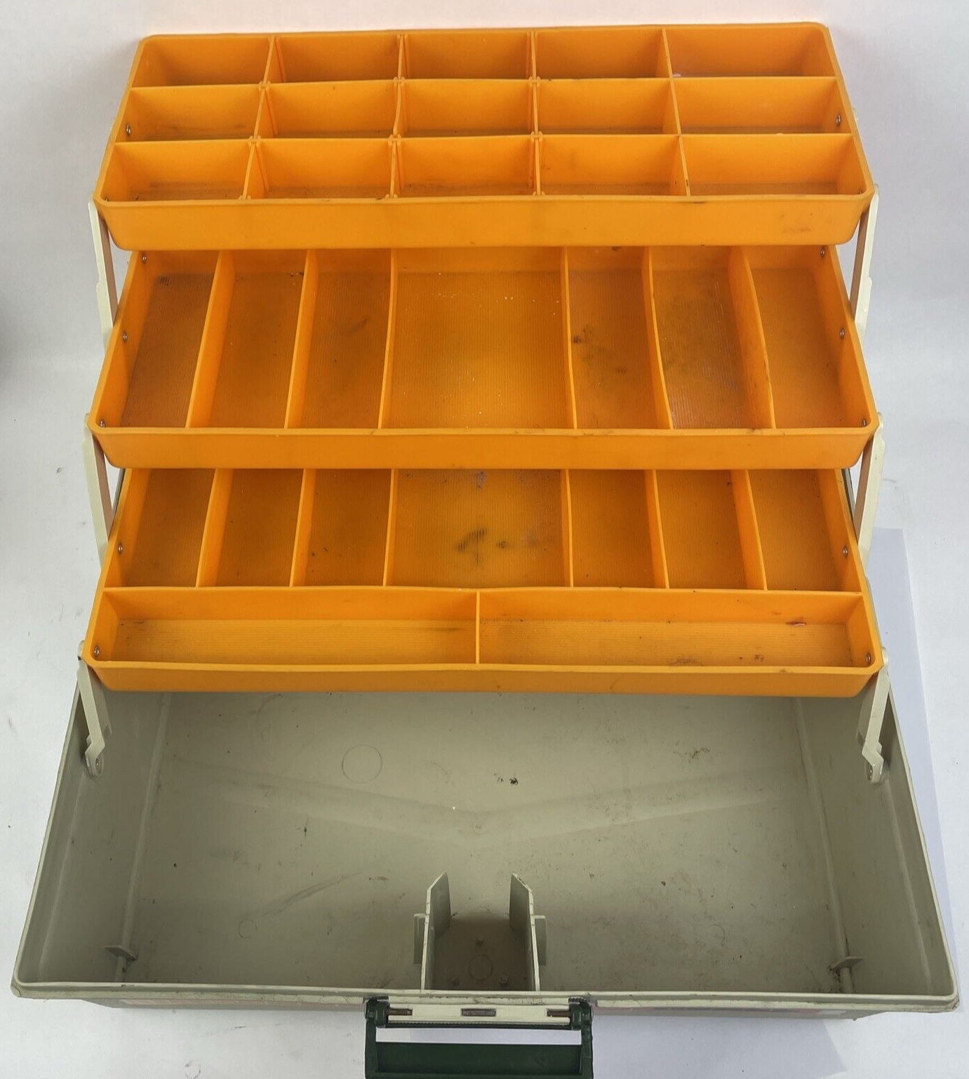 Vintage Rebel 600 Hard Plastic 3 Tray Fishing Tackle Gear Lure Box - VGC LOOK