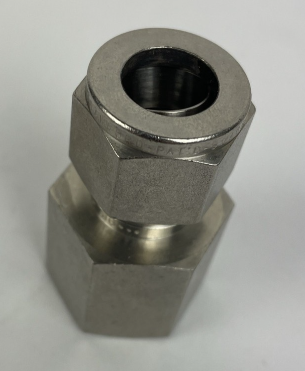 OEM Swagelock Stainless Steel Connector Fitting Female ID 7/8" Male ID 5/8" LOOK