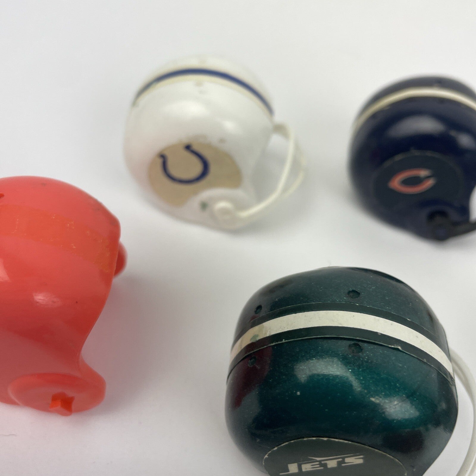 Lot of 14 Vintage 1970s NFL Mini Football Helmets Gumball Vending Machine Bears