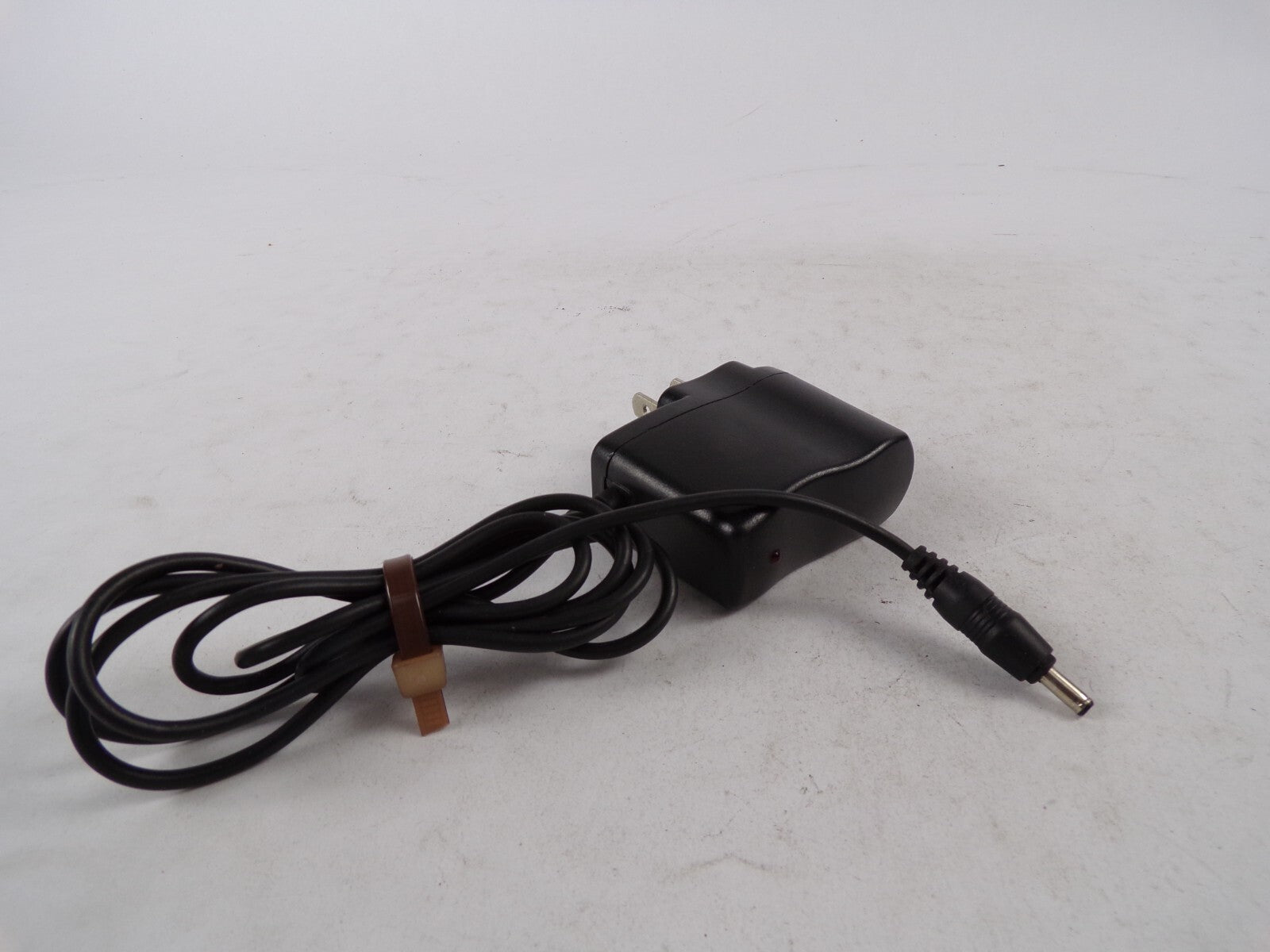 Geniune AC Adapter YD-002 Output 12 V  500mA Power Supply Adapter A56