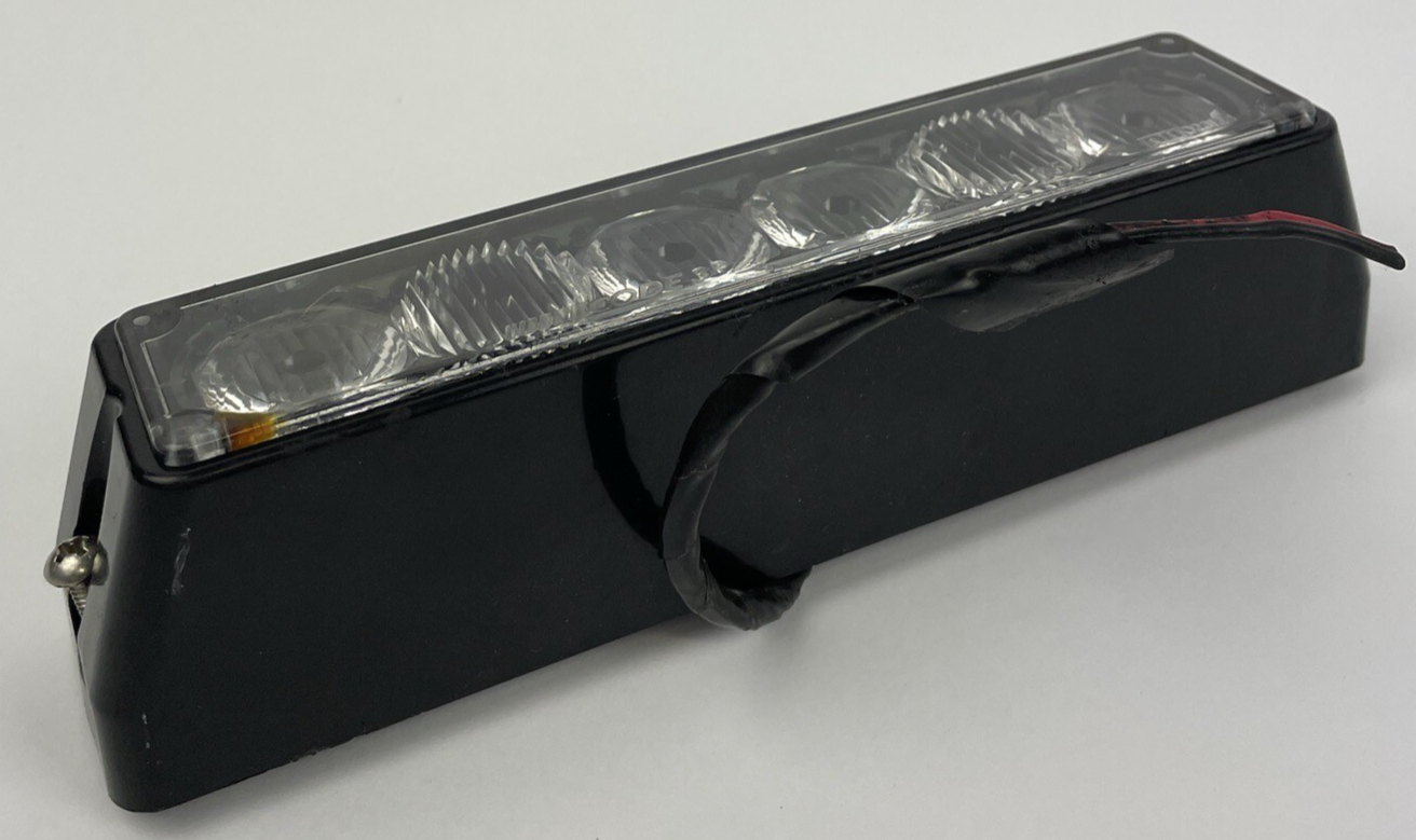 Code 3 SAE W165 directional light bar with mounting bracket