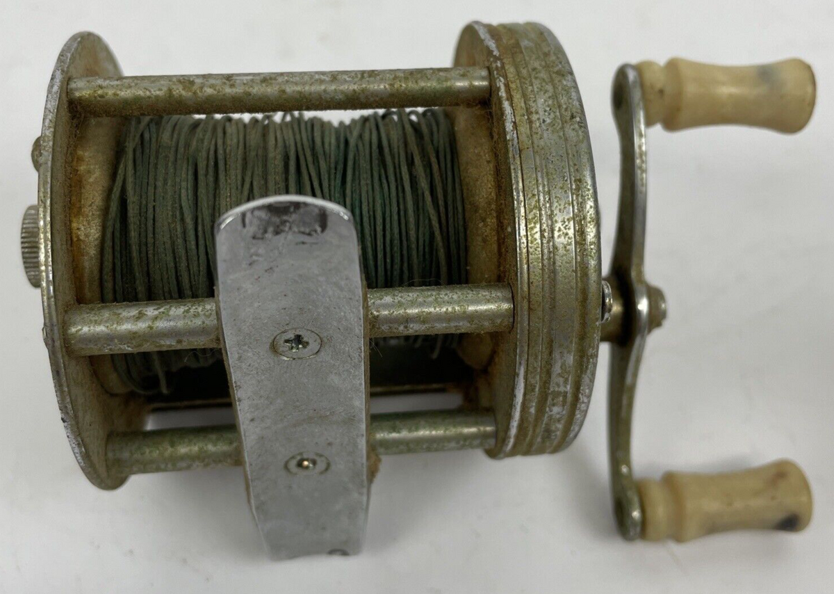 Lot of 2 Vintage Pflueger Trump Fishing Reel No 1943 + TEMCO 2075 - Both Working