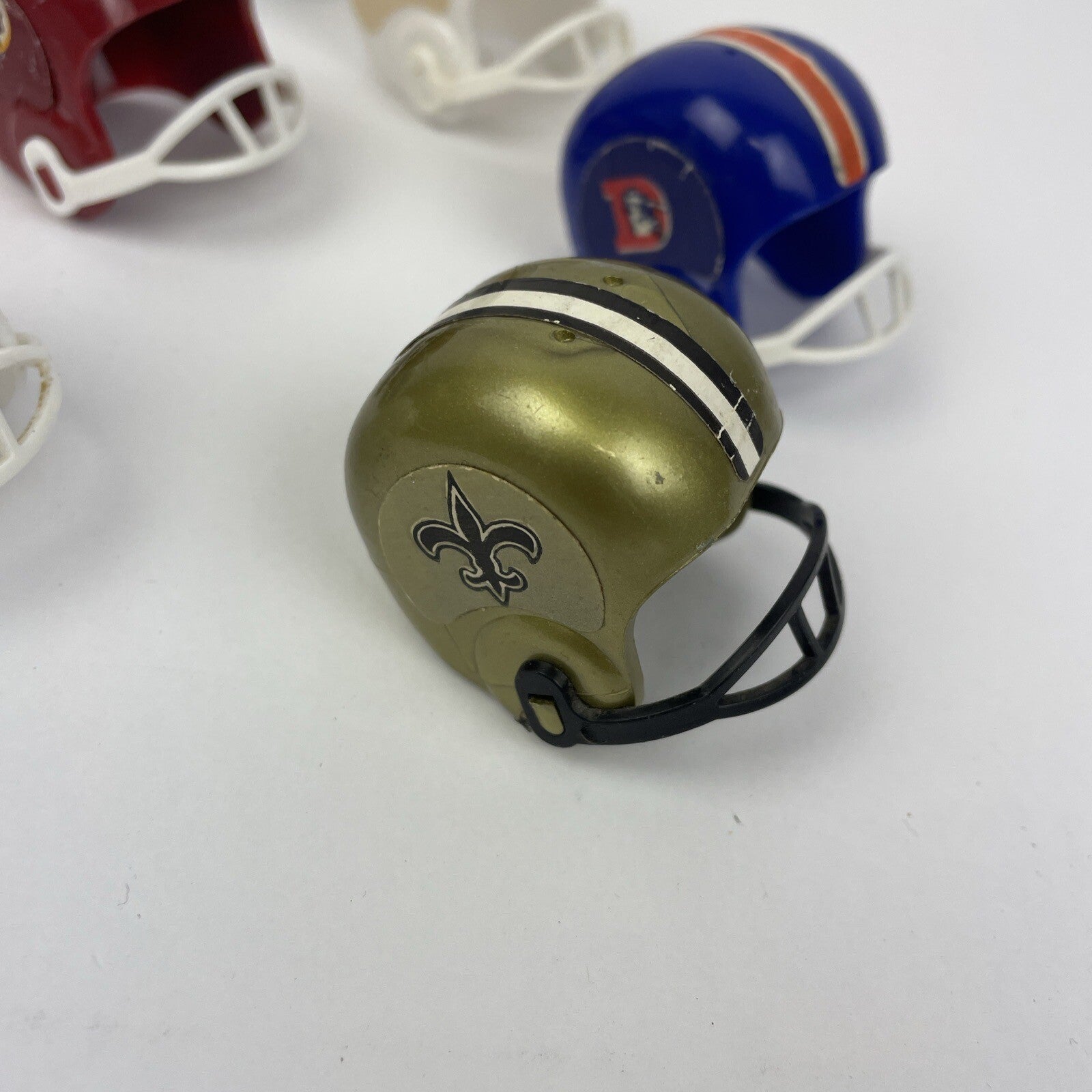 Lot of 14 Vintage 1970s NFL Mini Football Helmets Gumball Vending Machine Bears