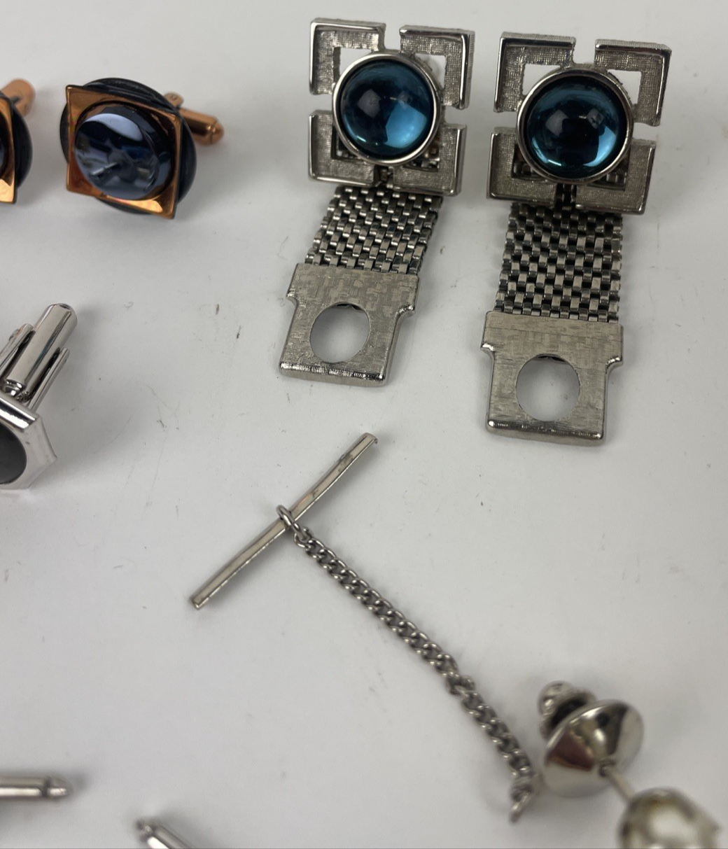 Vintage Gentlemen’s Cufflinks Tie Clips & Accessories Job Lot In Links & Clips