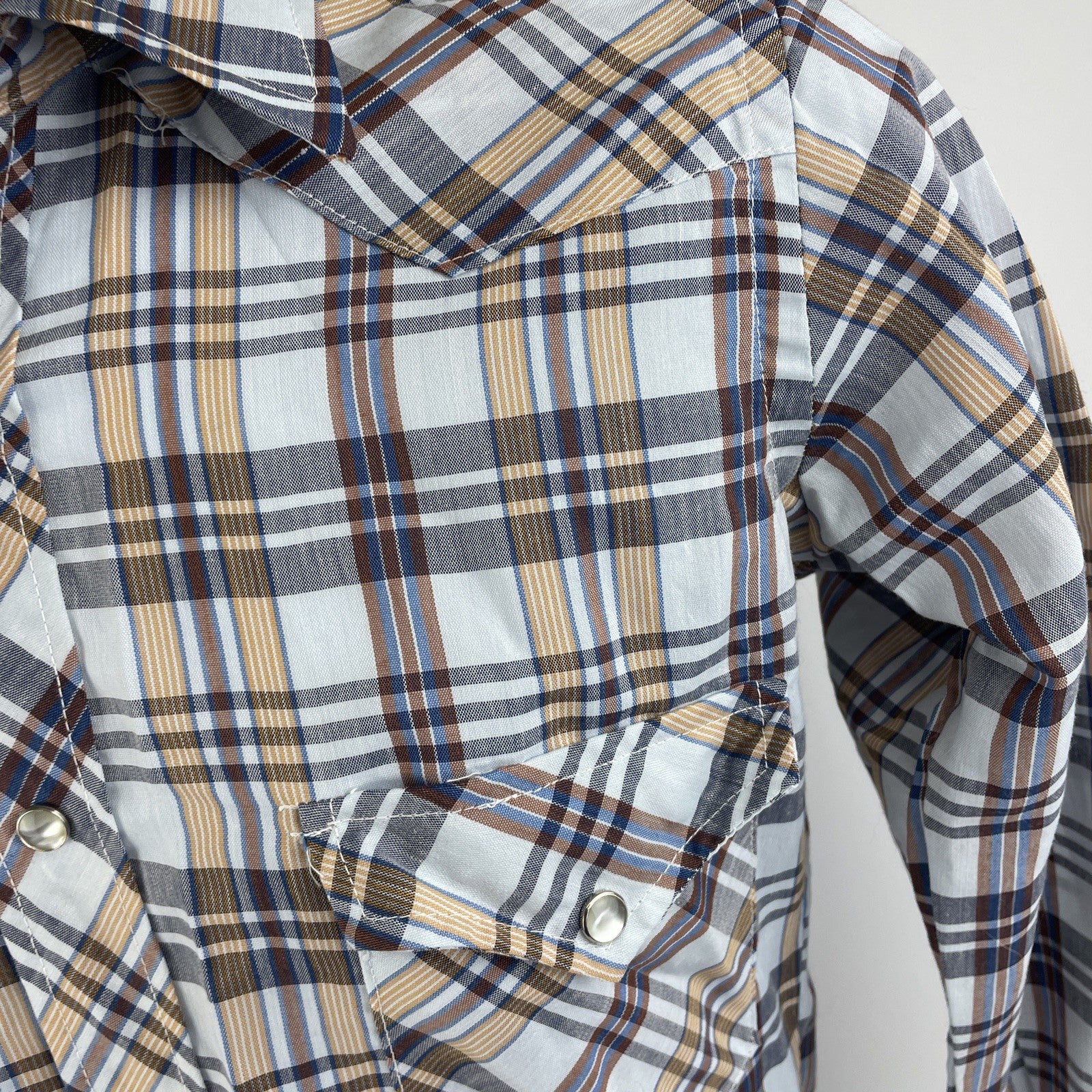 Vintage Wrangler Shirt Mens Plaid Long Tails Pearl Snap Western Rodeo 32-14 USA