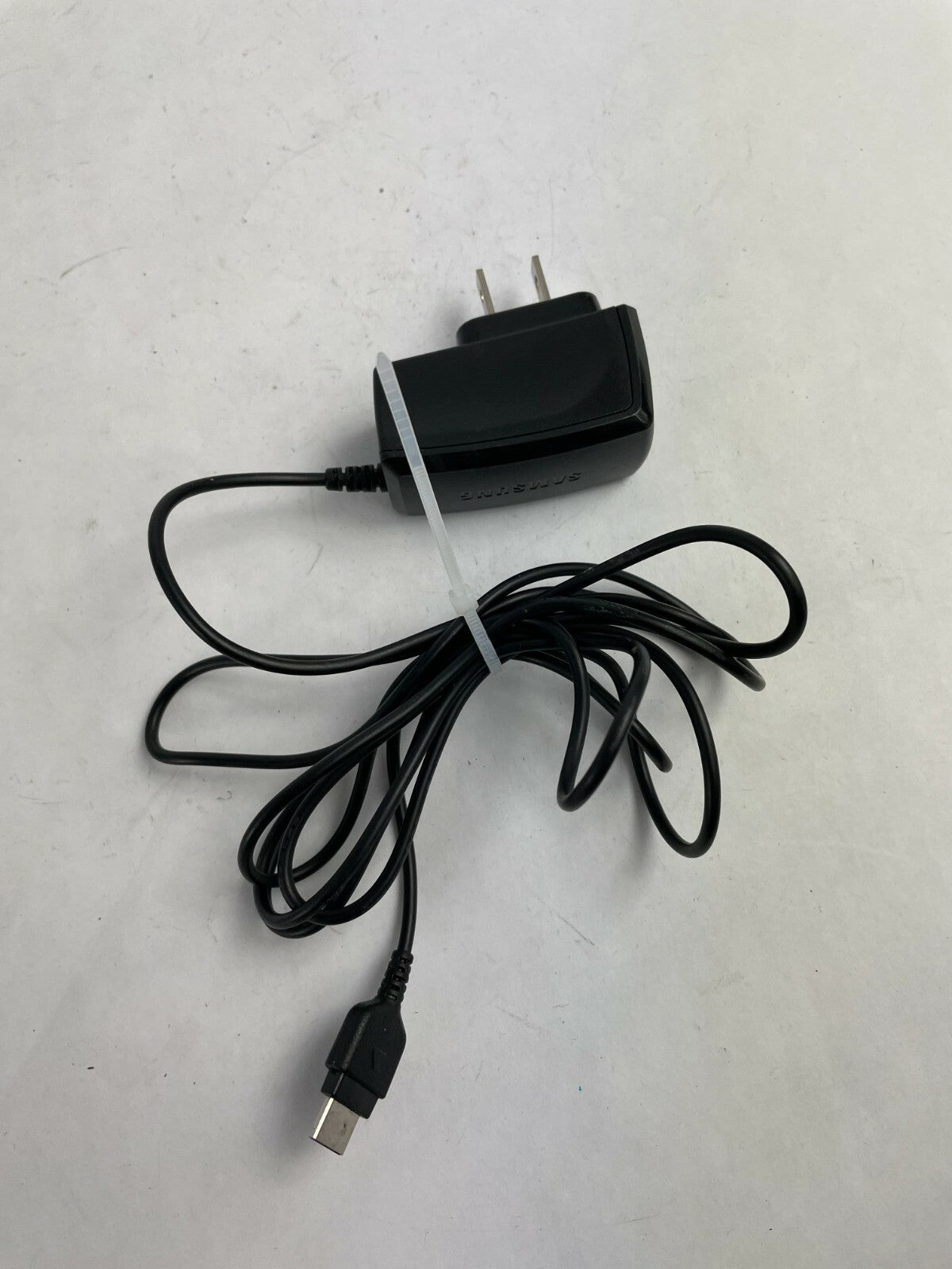Genuine Samsung TravelAdapter ATADM10JBE Output 5 V 0.7A Power SupplyAdapter A75