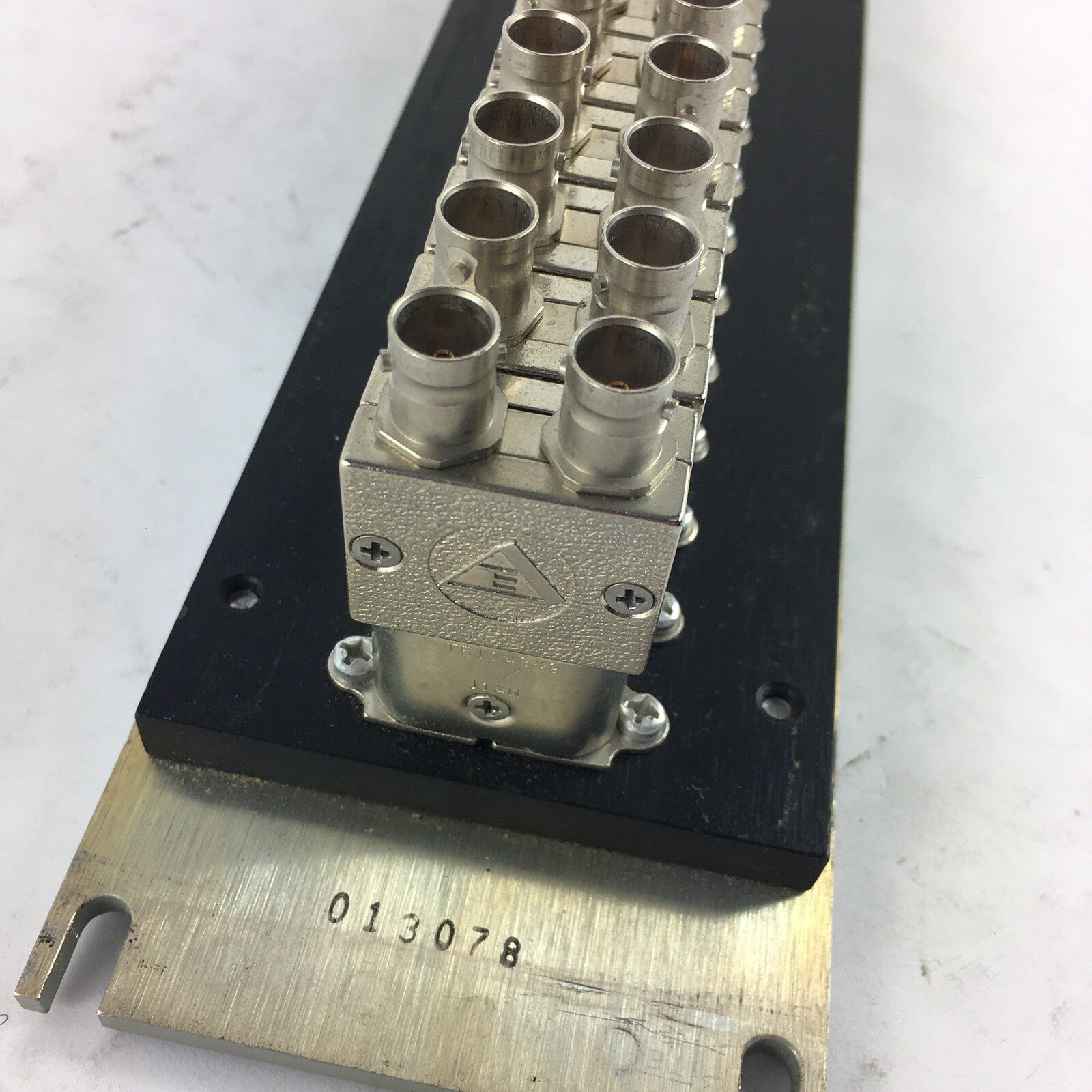 Trompeter Electronics Inc JSI-52 Insulated 52 Position Panel Wide Spacing
