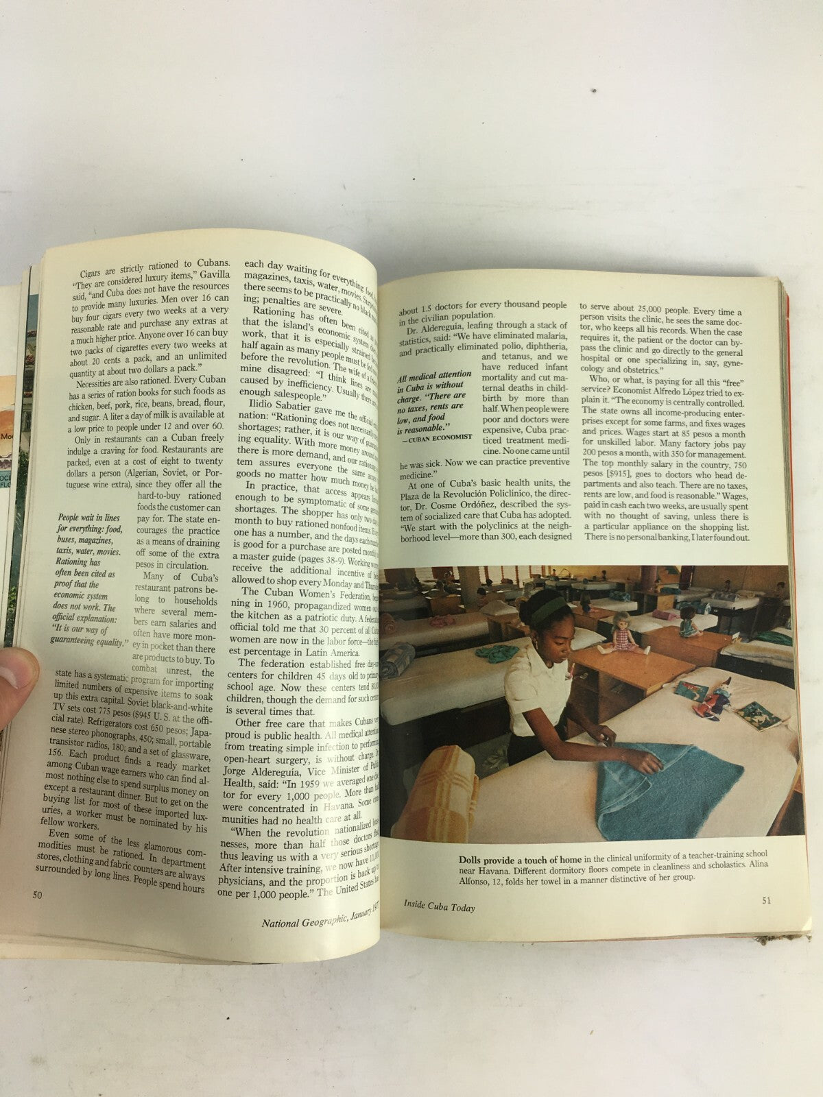 January 1977 National Geographic Magazine Mars The Search for Life Cuba Today