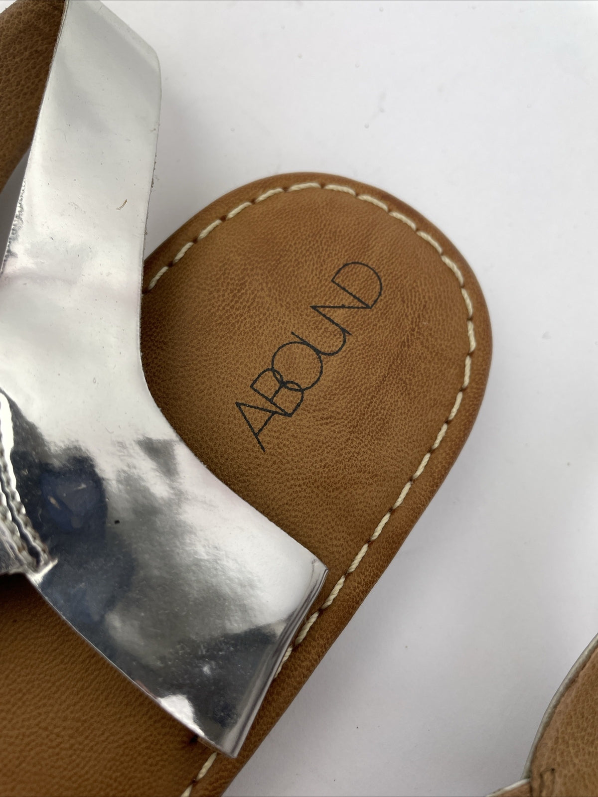 " Abound " White Silver Faux Leather Nordstrom Strappy Flat Sandal Size 7m