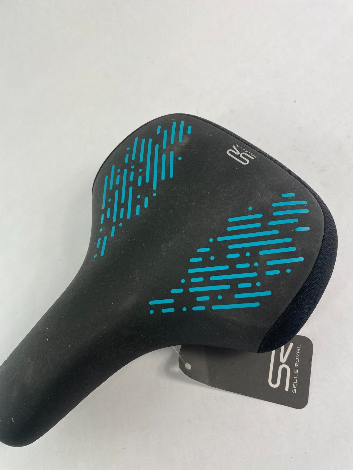 Selle Royal Vivo Relaxed black and blue ergonomic bicycle saddle for comfortable commuter and recreational cycling