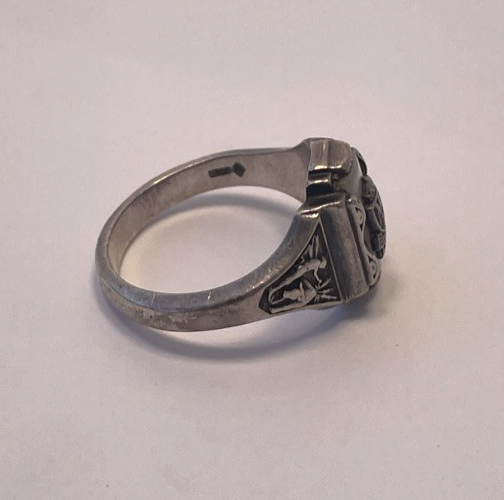 Mount MT. Miguel High School Sterling Silver w Mother of Pearl Class Ring Sz. 15