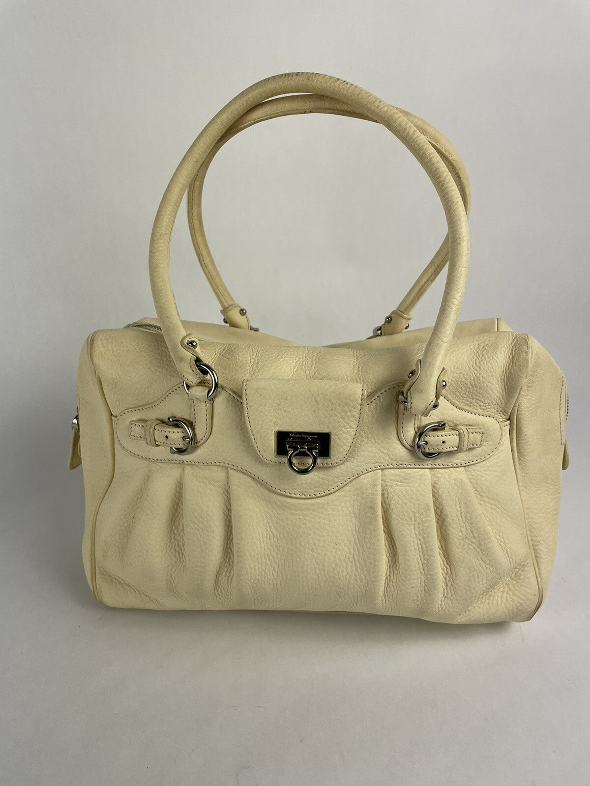 Authentic Salvatore Ferragamo DY-21 6880 Gancini Handbag leather