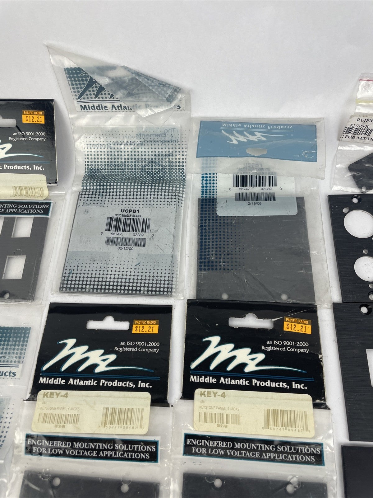 Middle Atlantic Products Inc Lot Of 29 Pieces Key4 Key6 UCPB1 UNIV4 UNIV6 RJ45 +