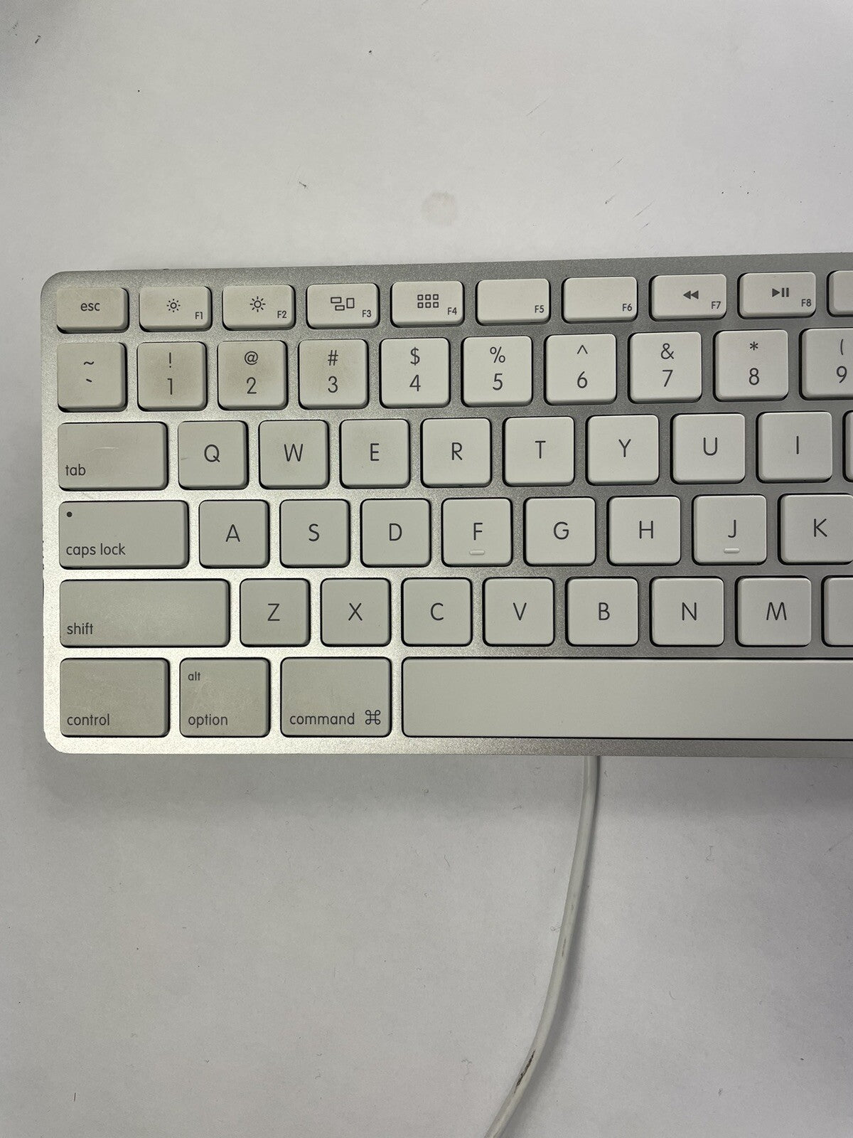 Apple A1243 109-key USB Wired Ultra-Thin Aluminum Keyboard - Silver - MB110LL/A