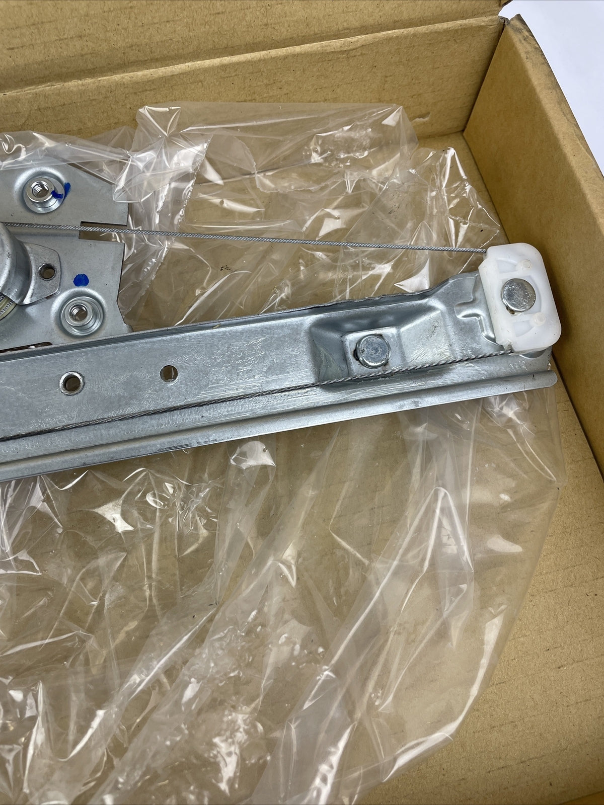 Dorman 749-469 rear right power window regulator BMW 325xi 330xi NOS replacement part