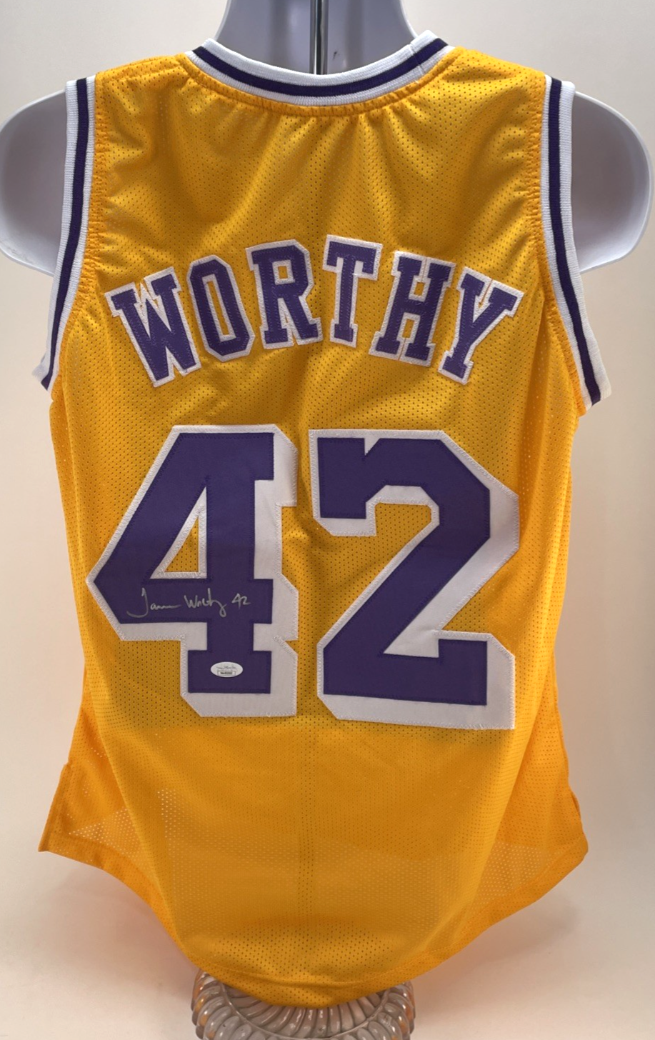 James Worthy BGJ Los Angeles LA Lakers Signed with COA Sticker Yellow Jersey XL