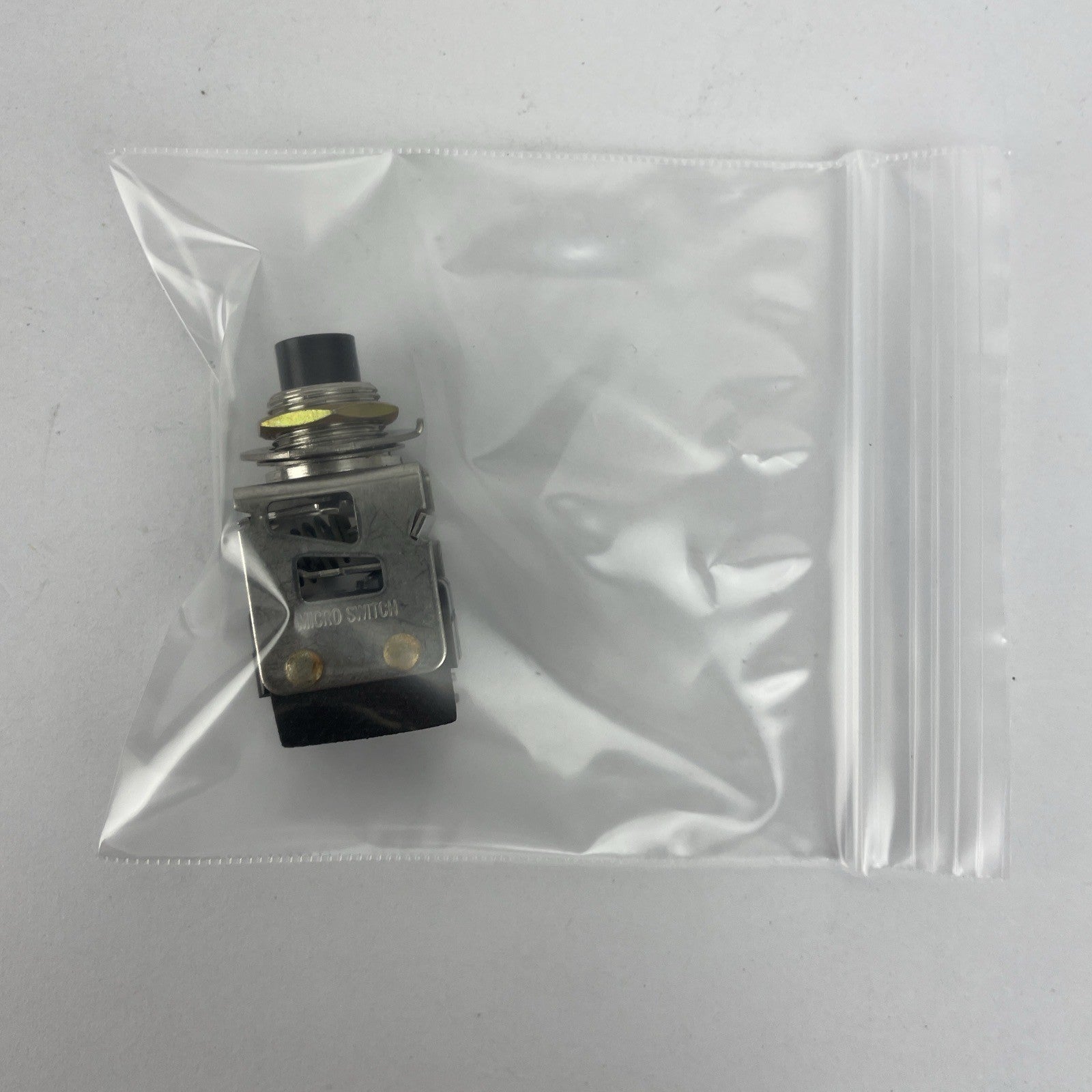 2PB11-T2 Honeywell Pushbutton Switches Momentary DPDT 5A 250VAC 30VDC NOS