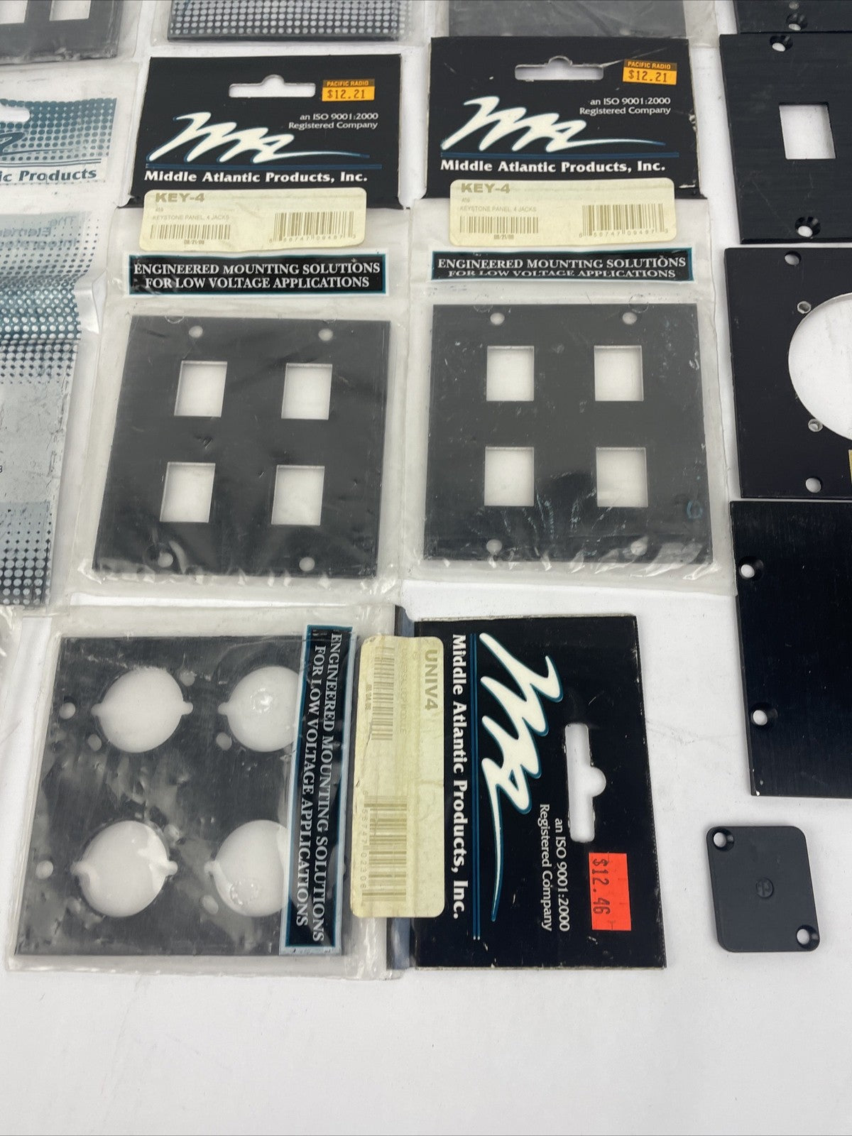Middle Atlantic Products Inc Lot Of 29 Pieces Key4 Key6 UCPB1 UNIV4 UNIV6 RJ45 +