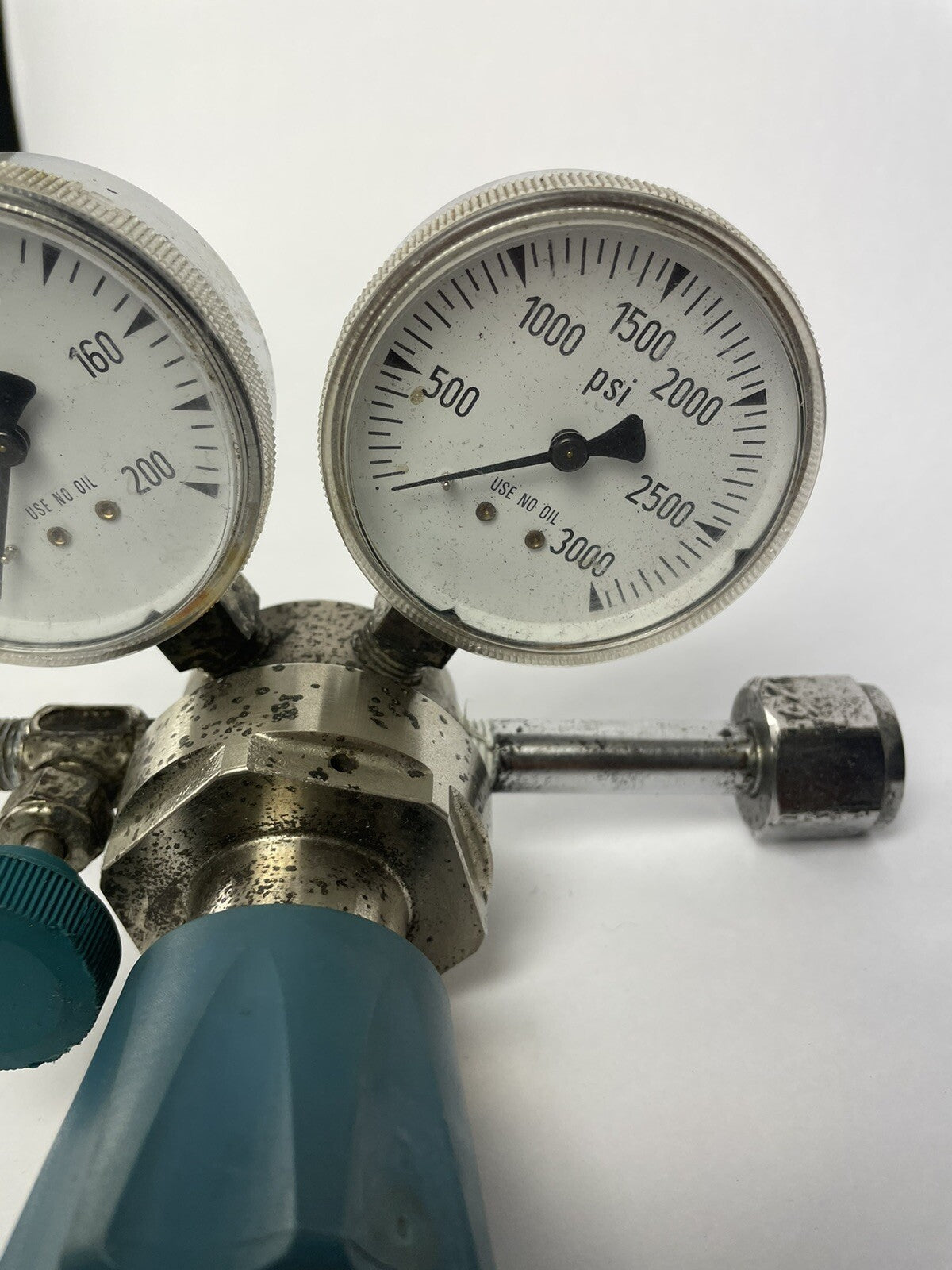 AIRGAS 4122301 TWO STAGE GAS REGULATOR GAUGE 100 / 3000 PSI 4122301-000