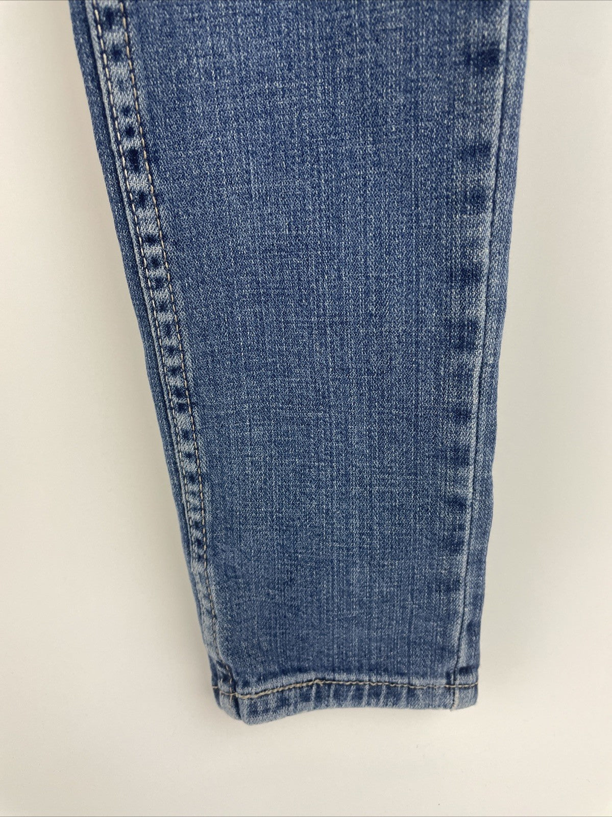 Levis 524 Too Superlow Jeans Women's Size 0M Light Wash Stretch - Worn Tattered