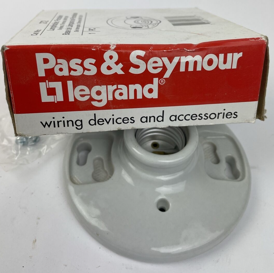 Medium Base Porcelain Lamp holder Light Socket Keyless 660W Cat No. 272 LOOK