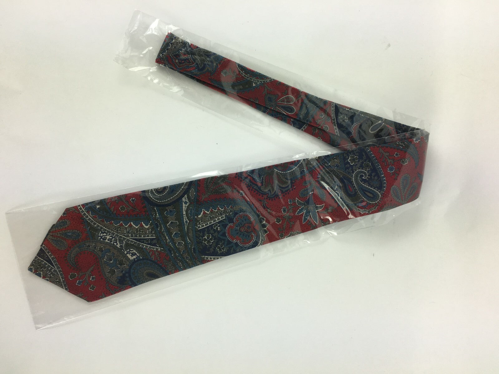 Genuine AndreValetino 100%Silk Handmade Stylish Formal/Casual Tie Multi Coloured
