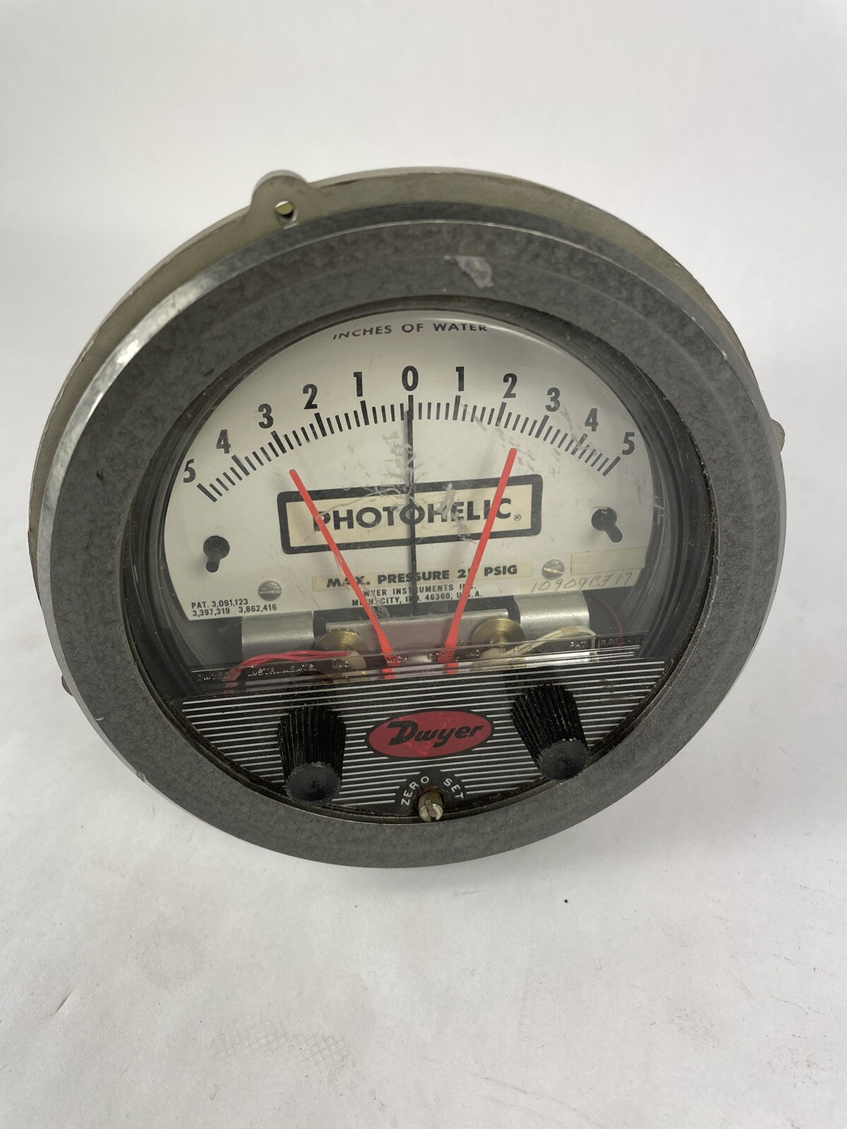 Dwyer Dwyer Instruments 3001 PHOTOHELIC   117vac  Pressure Switch Gage