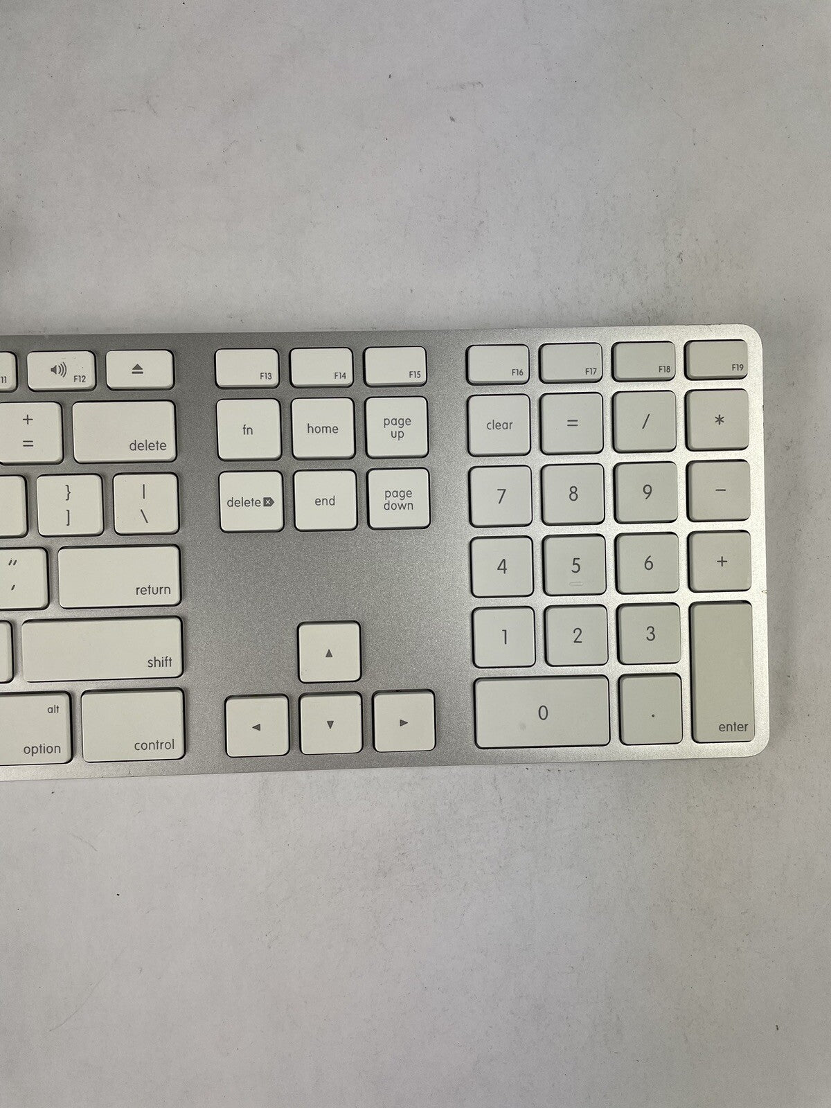 Genuine Apple Wired Aluminum USB Keyboard w/ Numeric Keypad MB110LL/A A1243