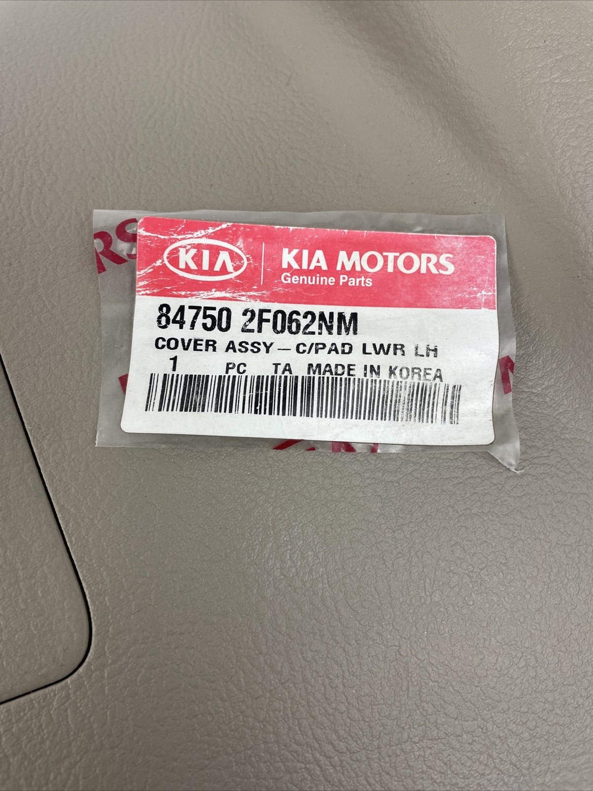 Kia Spectra knee bolster 84750-2F062NM OEM NOS