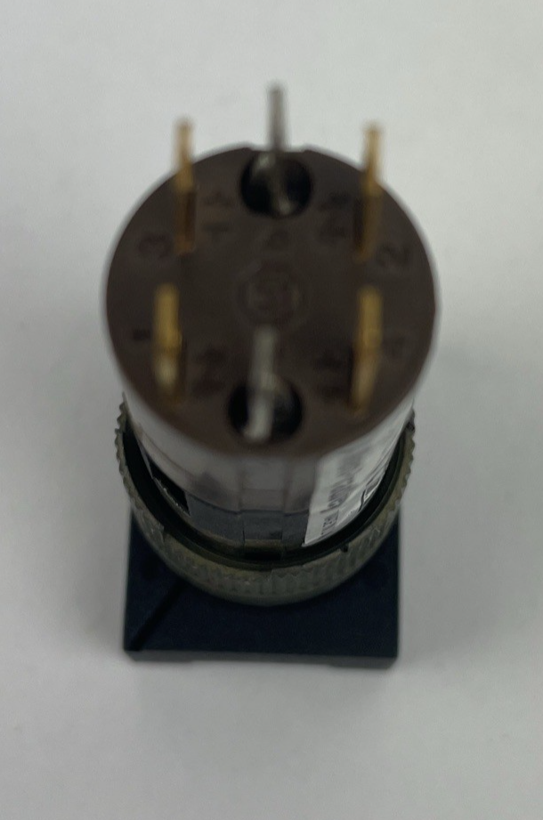 Allen Bradley Bulletin 800A-M Momentary Contact Push Button Oil Tight Type 14