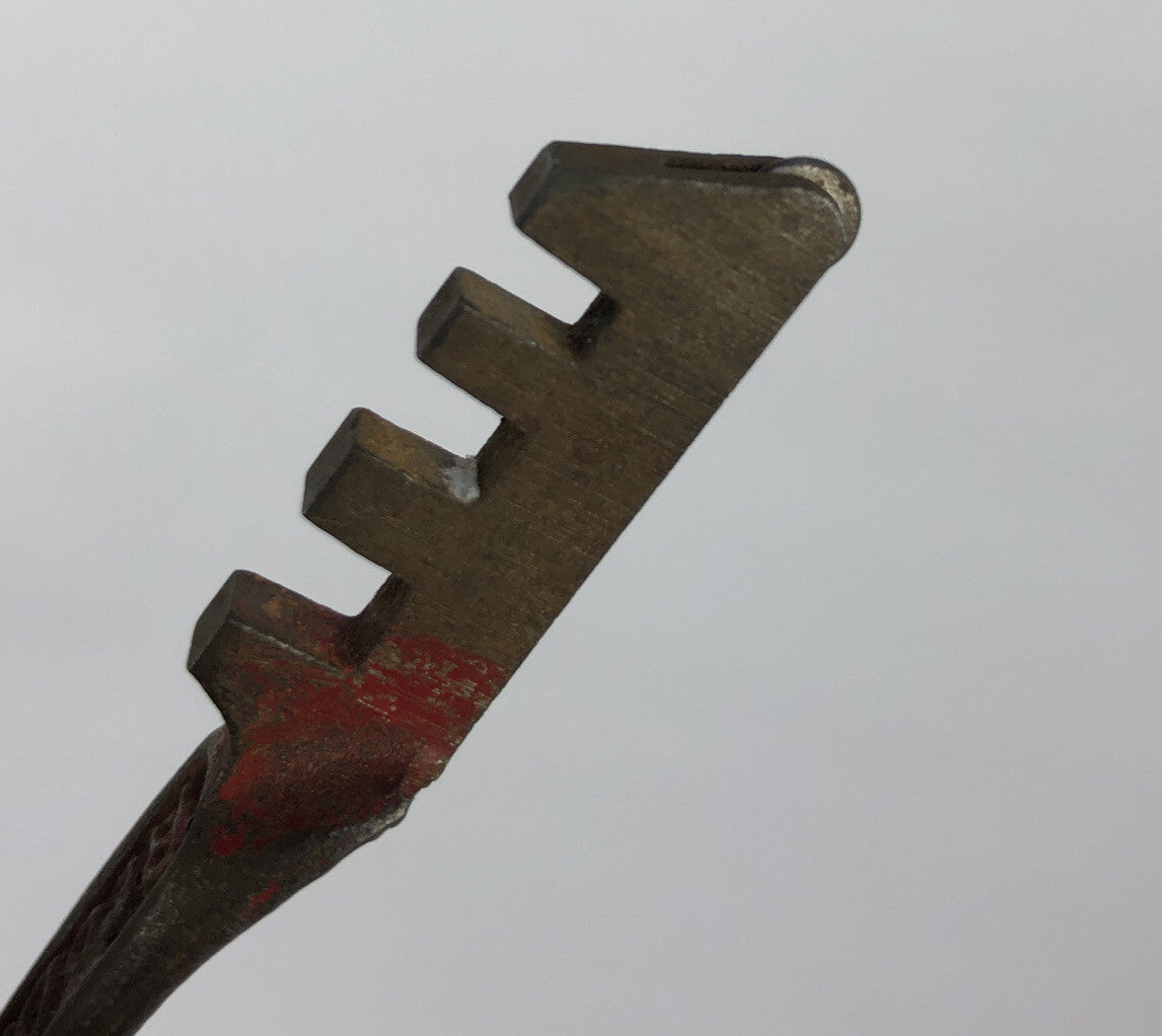 Vintage Red Devil No. 023 glass cutter made in USA.