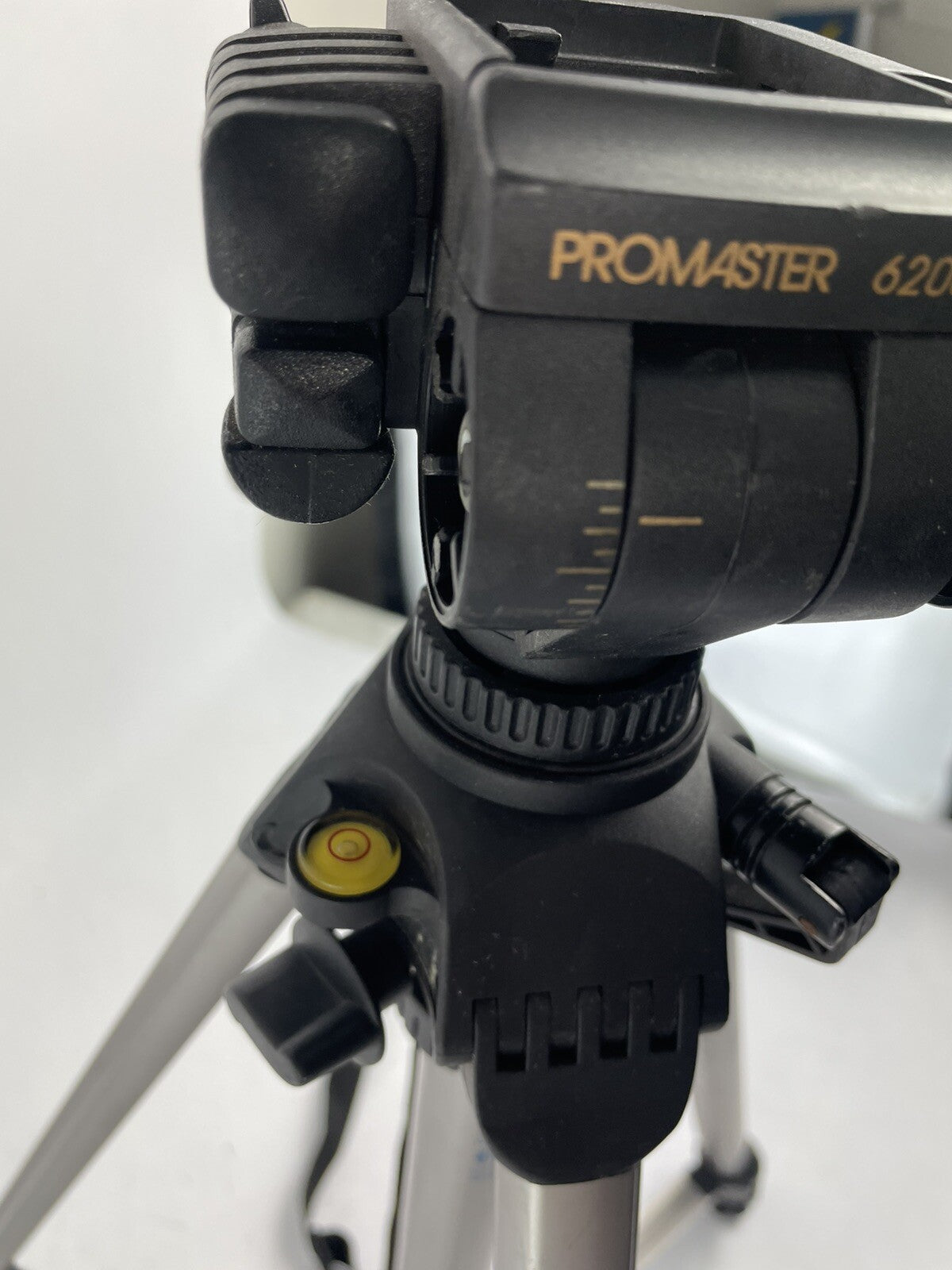 Promaster 6200 Photo/Video Tripod (PR03264) *Pre-Owned* Free Shipping