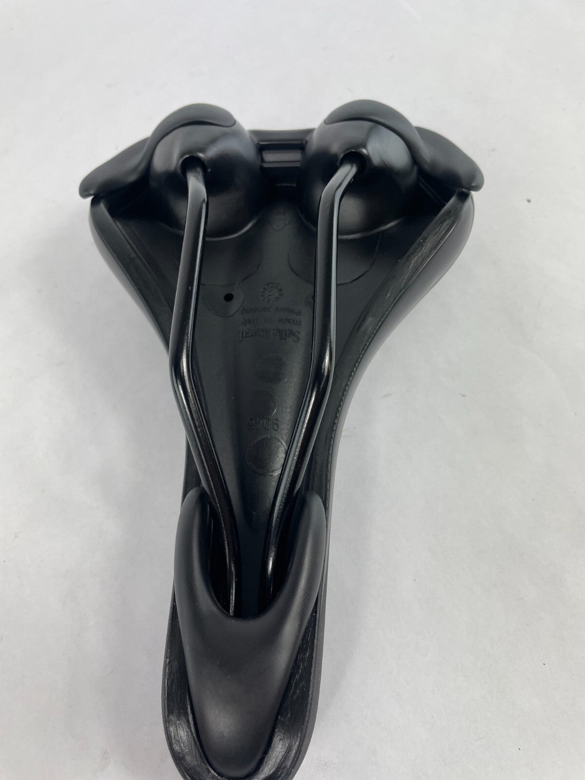 Selle Royal Explora Athletic comfortable black bicycle saddle for fitness and commuter cycling