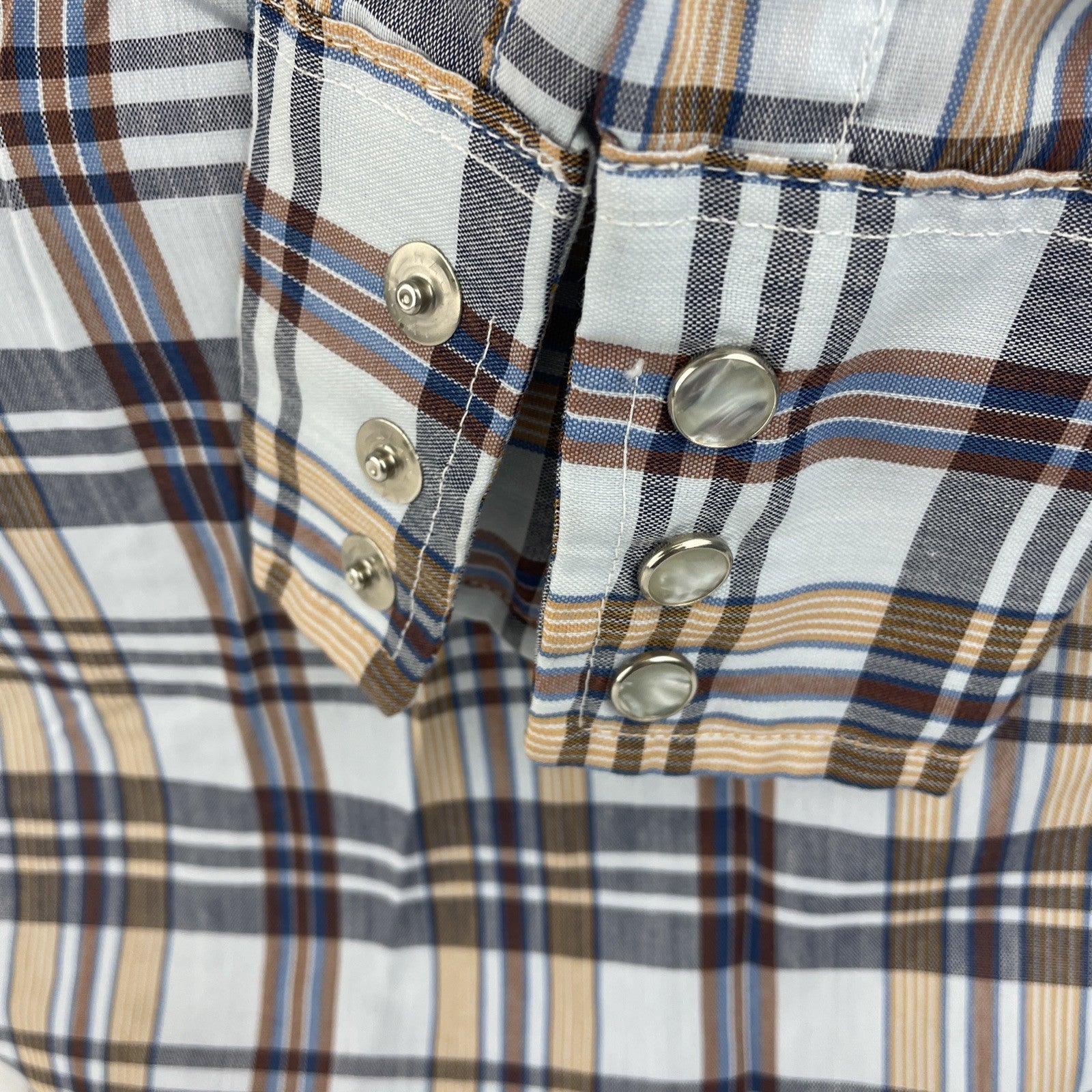 Vintage Wrangler Shirt Mens Plaid Long Tails Pearl Snap Western Rodeo 32-14 USA