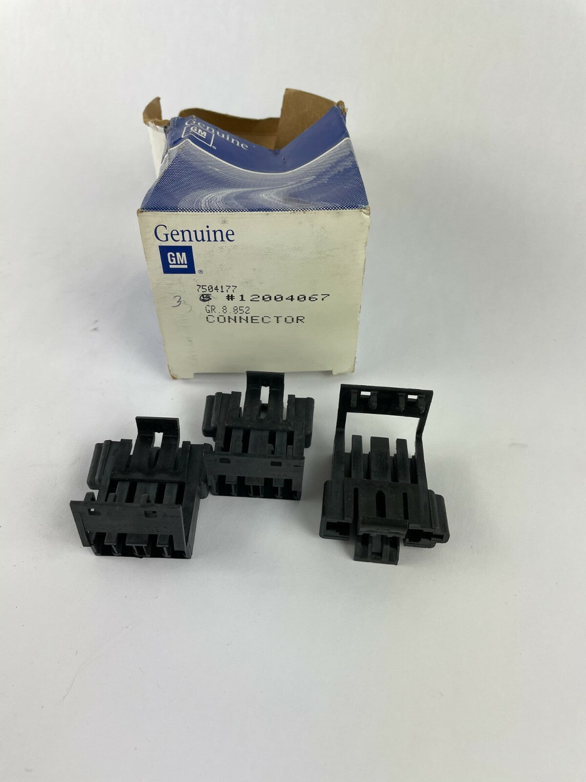 Genuine GM Connector for Automotive 7504177 Lot of 3  A1