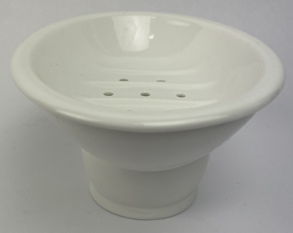 White glazed ceramic self draining 2 piece soap dish bathroom accessory