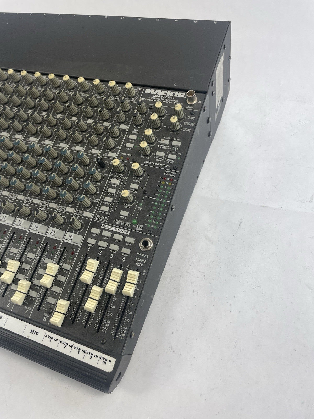 Mackie 1604-VLZ PRO 16 Channel Mic Line Mixer
