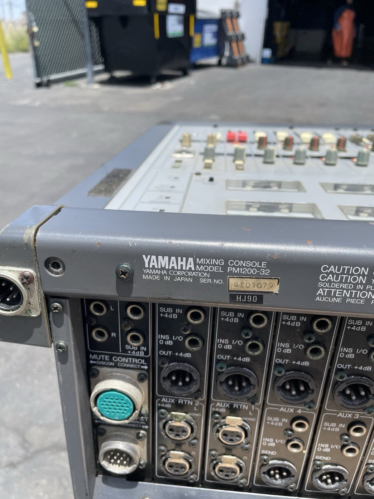 Yamaha PM1200 Professional Audio Mixing Console 32 channels with CASE